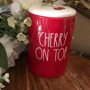 RAE DUNN "CHERRY ON TOP" 374g CHERRY SUNDAY CANDLE.